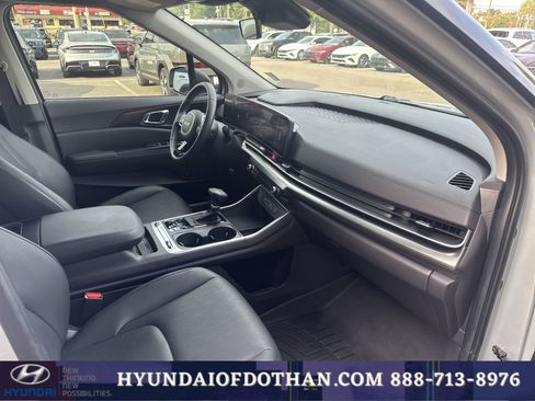 Used 2025 Kia Carnival SX FWD image 17