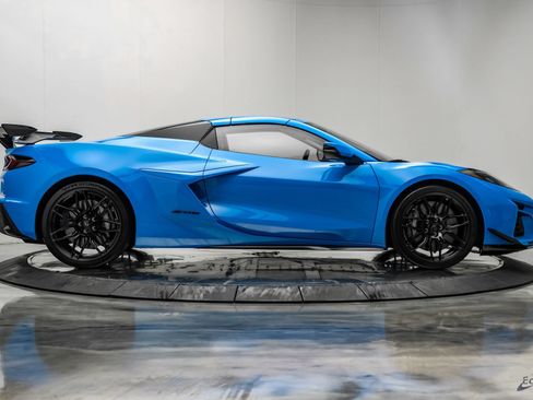 Used 2023 Chevrolet Corvette Z06 w/ Z07 Performance Package RWD image 26