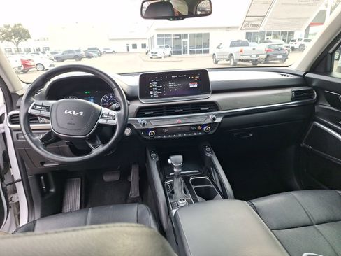 Used 2022 Kia Telluride EX w/ EX Premium Package image 18