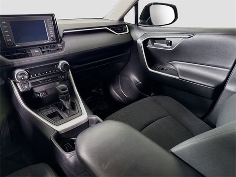 Certified 2021 Toyota RAV4 XLE image 21
