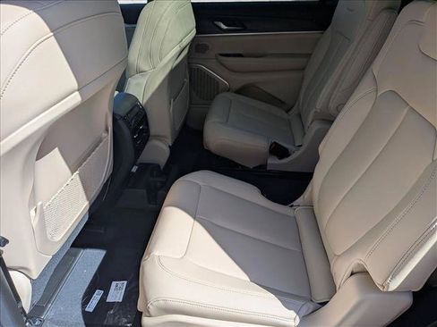 New 2026 Jeep Grand Cherokee L Limited w/ Limited Altitude Package AWD/4WD image 17