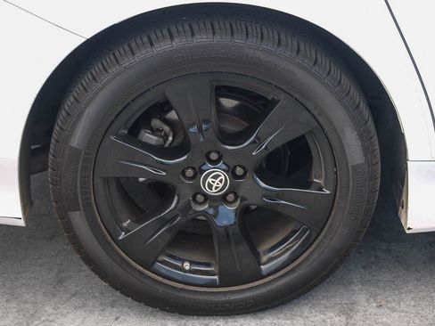 Used 2020 Toyota Sienna SE w/ Nightshade Edition FWD image 17