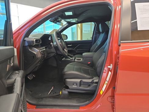 Used 2025 Toyota Tacoma TRD Sport image 11