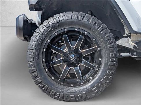 Used 2021 Jeep Wrangler Unlimited Sahara image 24