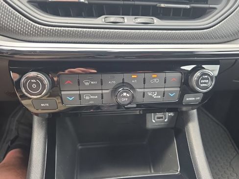 Used 2025 Jeep Compass Trailhawk AWD/4WD image 22
