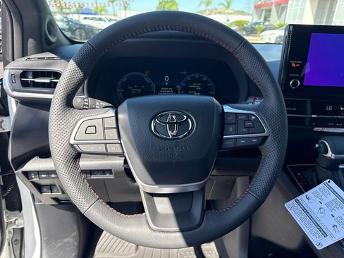 New 2026 Toyota Sienna XSE FWD image 22
