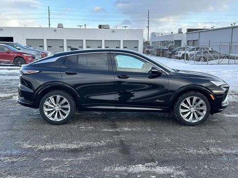 Certified 2024 Buick Envista Avenir image 3