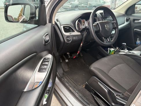 Used 2019 Dodge Journey SE image 8