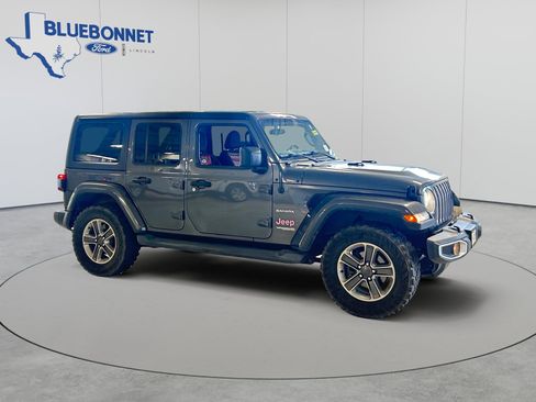 Used 2019 Jeep Wrangler Unlimited Sahara w/ Safety Group AWD/4WD image 2