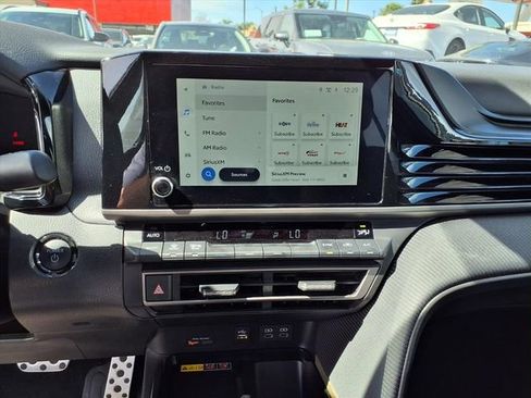 Used 2025 Toyota Camry SE image 18