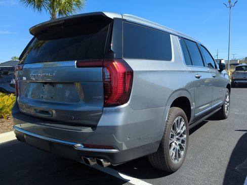 Used 2025 GMC Yukon XL Denali w/ Sun & Power Step Package image 9