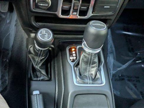 Certified 2025 Jeep Gladiator Sport image 11