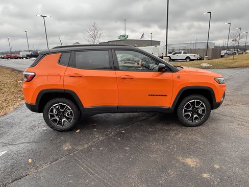 New 2026 Jeep Compass Trailhawk w/ Sun, Sound & Navigation Group image 5