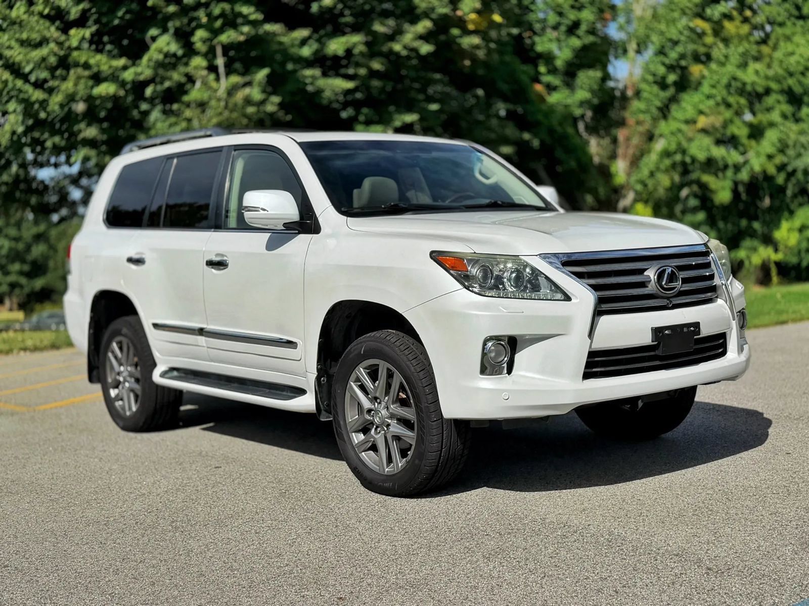 Used 2013 Lexus LX 570 4WD w/ Luxury Pkg image 37