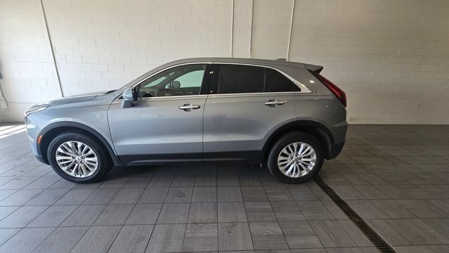 Certified 2024 Cadillac XT4 Luxury w/ Cold Weather Package FWD image 2