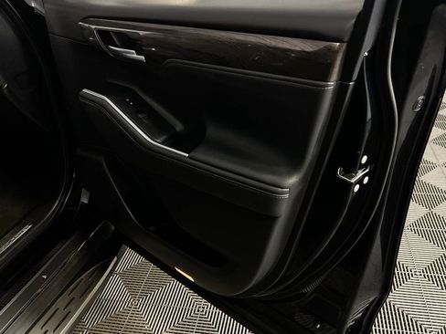 Used 2024 Toyota Highlander Platinum image 29