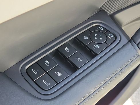 New 2026 Porsche Cayenne Coupe AWD/4WD image 26