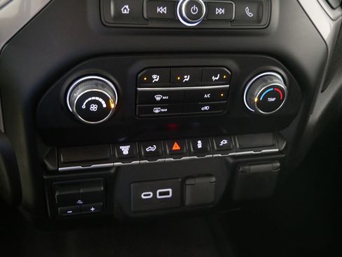 Certified 2022 Chevrolet Silverado 2500 Custom w/ Custom Value Package AWD/4WD image 23
