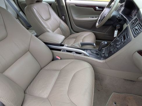 Used 2004 Volvo XC70 image 28