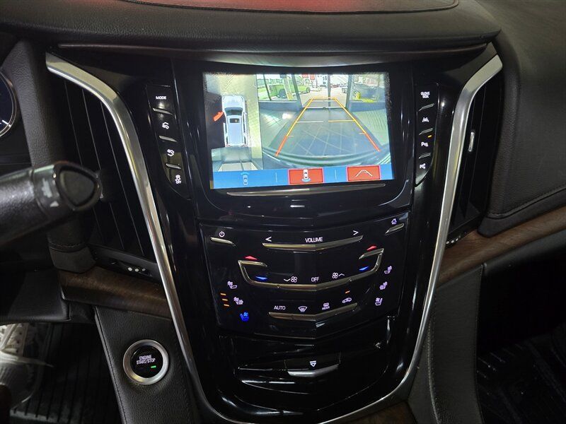 Used 2018 Cadillac Escalade Premium Luxury AWD/4WD image 24