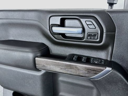 Used 2021 Chevrolet Silverado 2500 LTZ w/ Z71 Off-Road Package AWD/4WD image 17