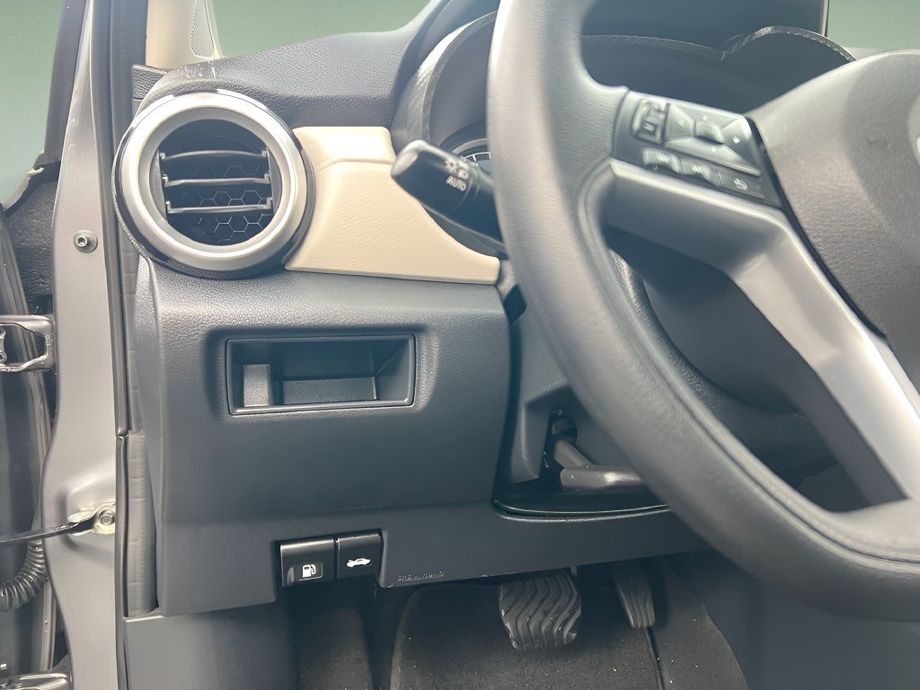 Used 2021 Nissan Versa SV FWD image 25