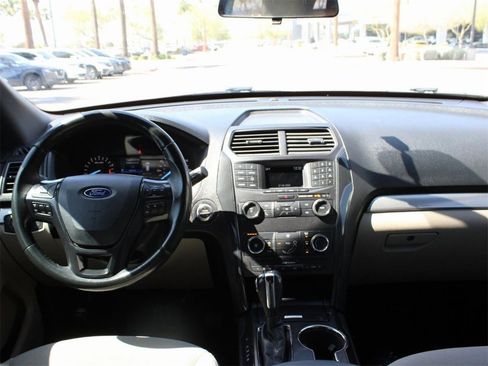 Used 2019 Ford Explorer XLT image 13