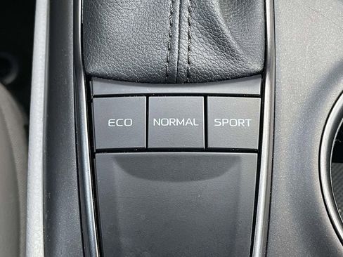 Used 2023 Toyota Camry SE image 22