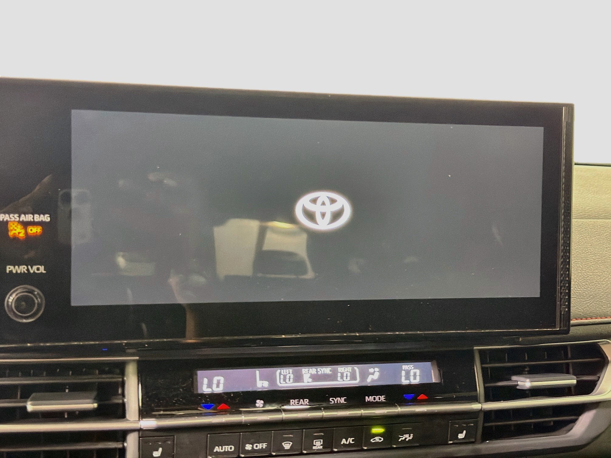 Used 2025 Toyota Sienna XSE FWD image 19