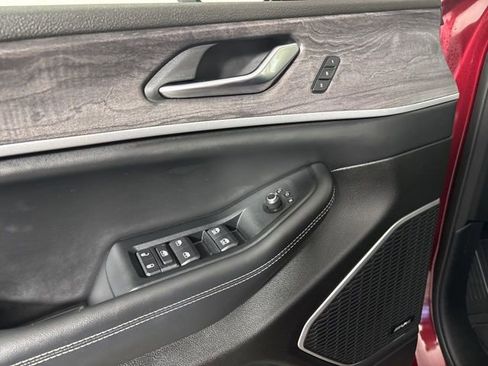 Certified 2023 Jeep Grand Cherokee Limited image 13