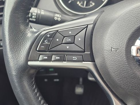 Used 2017 Nissan Rogue SV image 27