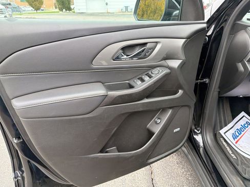 Used 2023 Chevrolet Traverse LT w/ LT Premium Package image 21