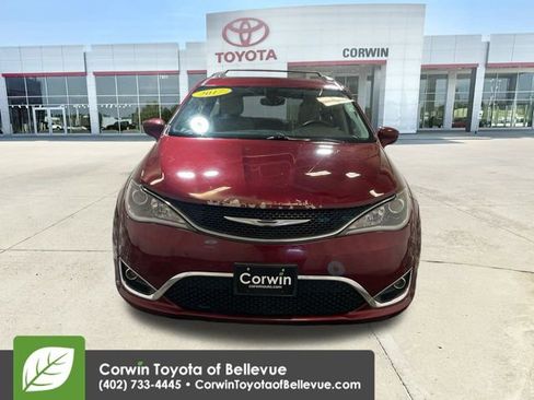 Used 2017 Chrysler Pacifica Touring-L image 3