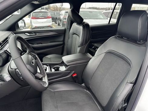 New 2025 Jeep Grand Cherokee L Altitude image 14