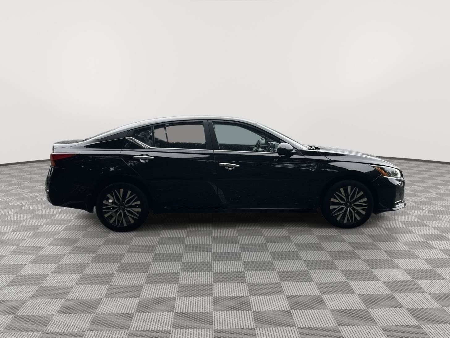 Used 2023 Nissan Altima 2.5 SV w/ SV Premium Package AWD/4WD image 4