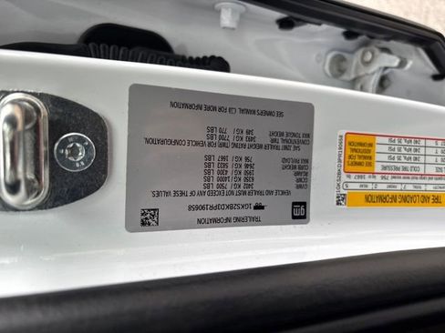 Used 2023 GMC Yukon SLT image 33