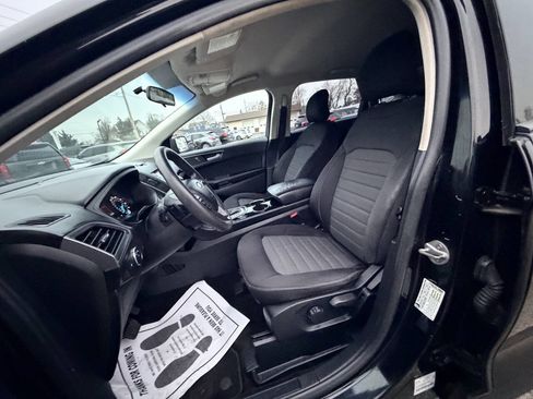 Used 2018 Ford Edge SE image 25