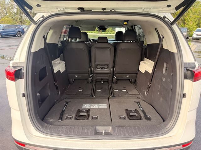 Used 2024 Kia Carnival EX FWD image 19