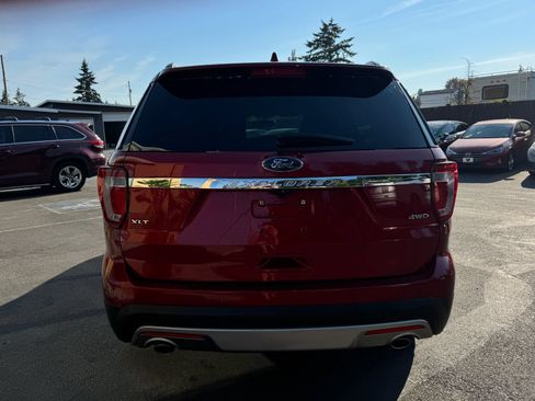 Used 2017 Ford Explorer XLT w/ Equipment Group 202A AWD/4WD image 6