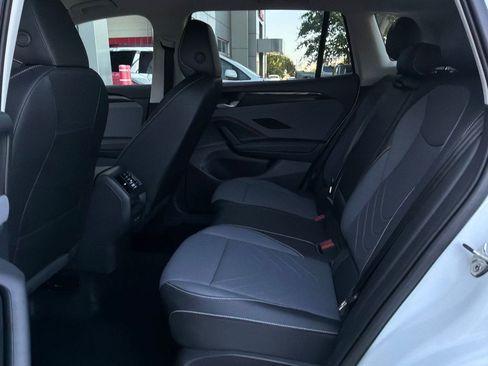 Used 2026 Volkswagen Tiguan SE FWD image 12