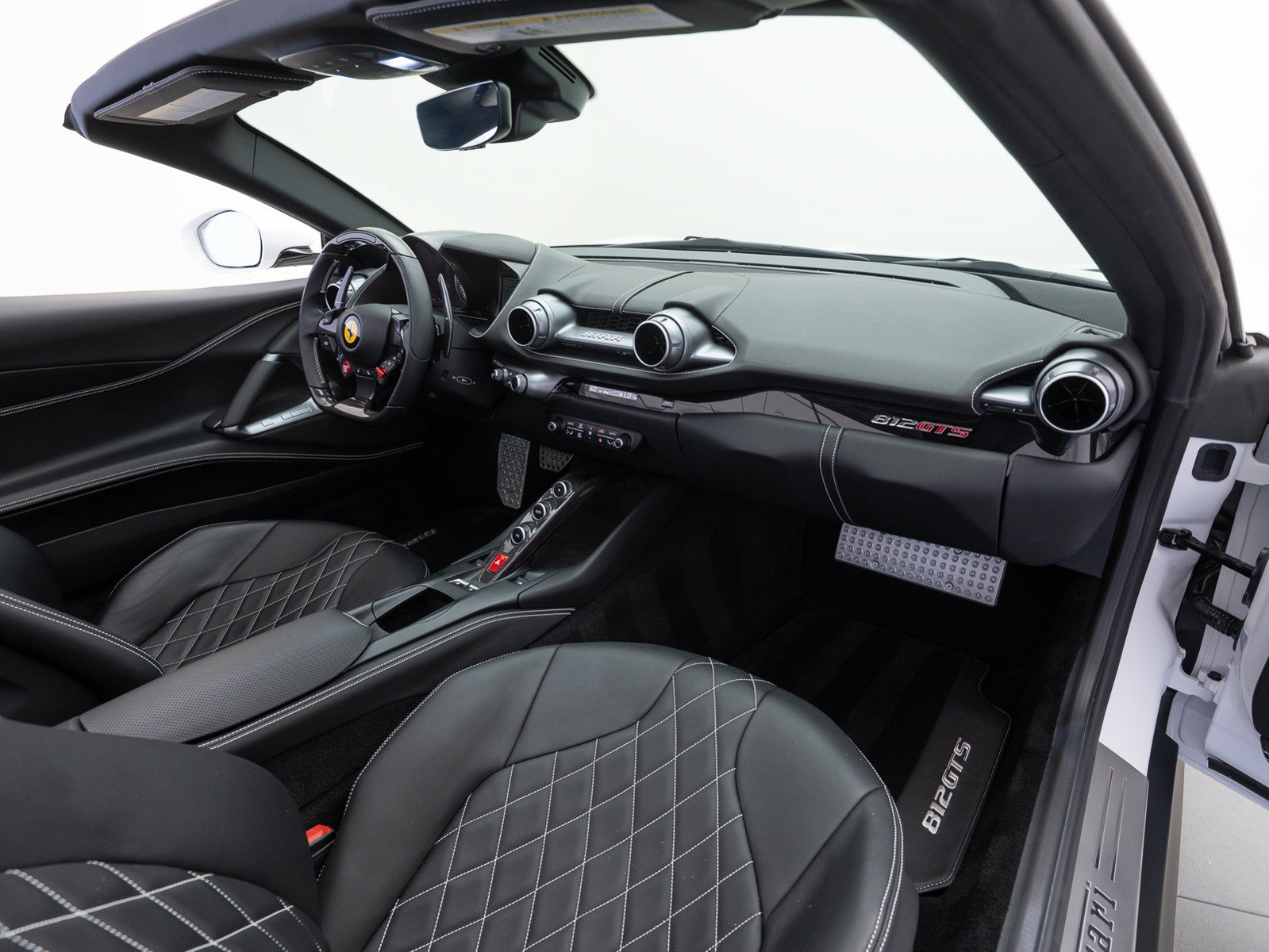Used 2022 Ferrari 812 GTS RWD image 13