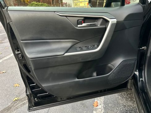 Used 2023 Toyota RAV4 XLE Premium image 18