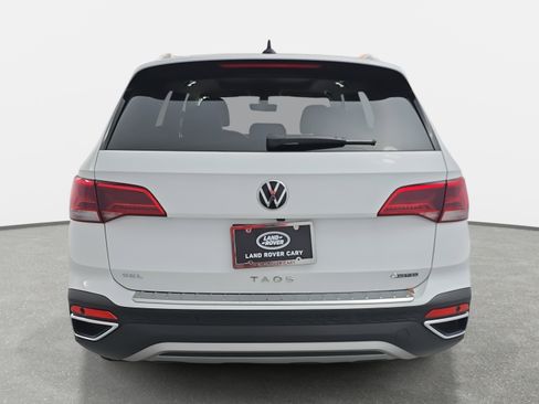 Used 2024 Volkswagen Taos SEL image 6