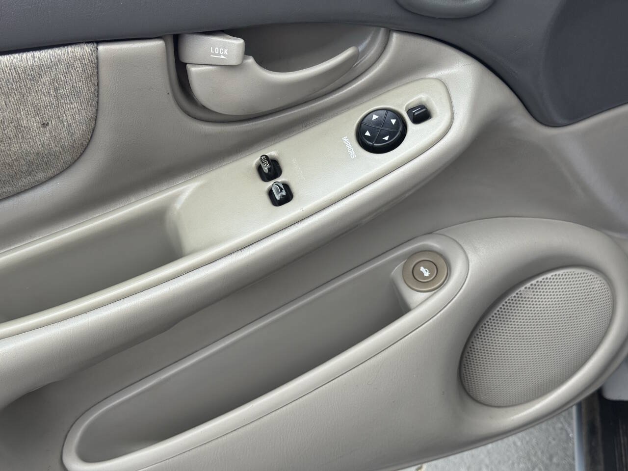 Used 1999 Oldsmobile Alero GL w/ GL3 Equipment Pkg FWD image 19