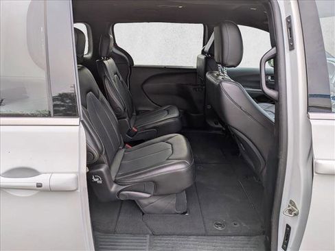 Used 2025 Chrysler Pacifica Select FWD image 20