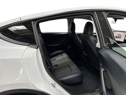 Certified 2023 Tesla Model Y Long Range AWD/4WD image 11