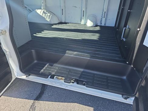 Used 2016 Chevrolet Express 2500 image 13