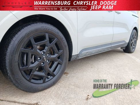 Used 2025 Kia Carnival SX Prestige image 38