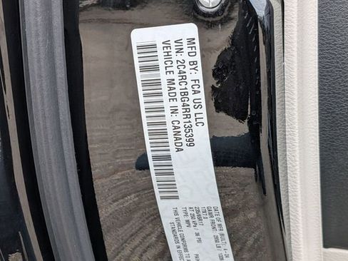 Used 2024 Chrysler Pacifica Touring-L FWD image 33