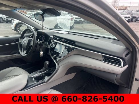 Used 2018 Toyota Camry SE image 7